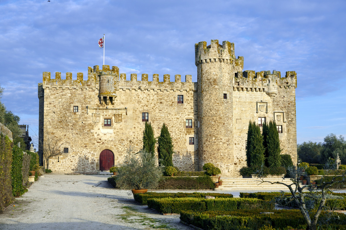 014 015  Castillo de la Arguijuela. Foto KarSol   Shutterstock 425658703