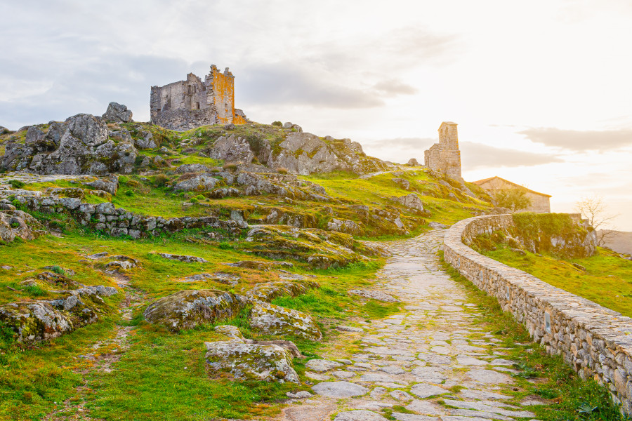 016 017  Castillo de Trevejo, en la comarca de Sierra de Gata. Foto Fotoeventis   Shutterstock 1446448466