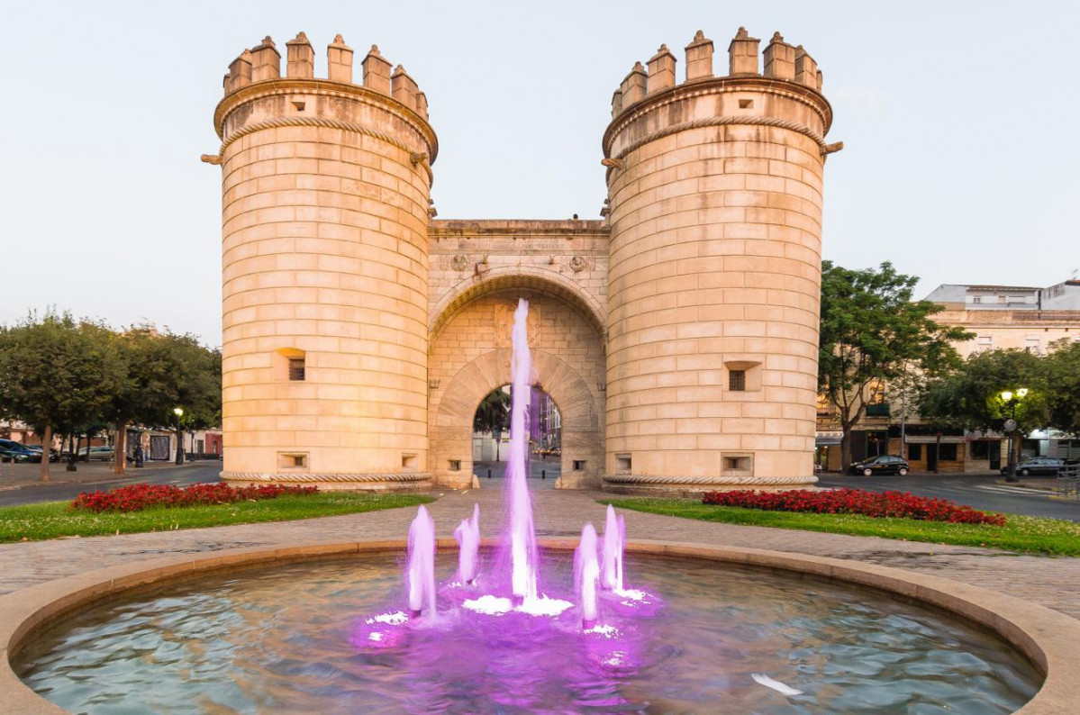 030 031  MEDIANA. Puerta de Palmas en Badajoz. Fotoeventis   Shutterstock 679725592 1305x864