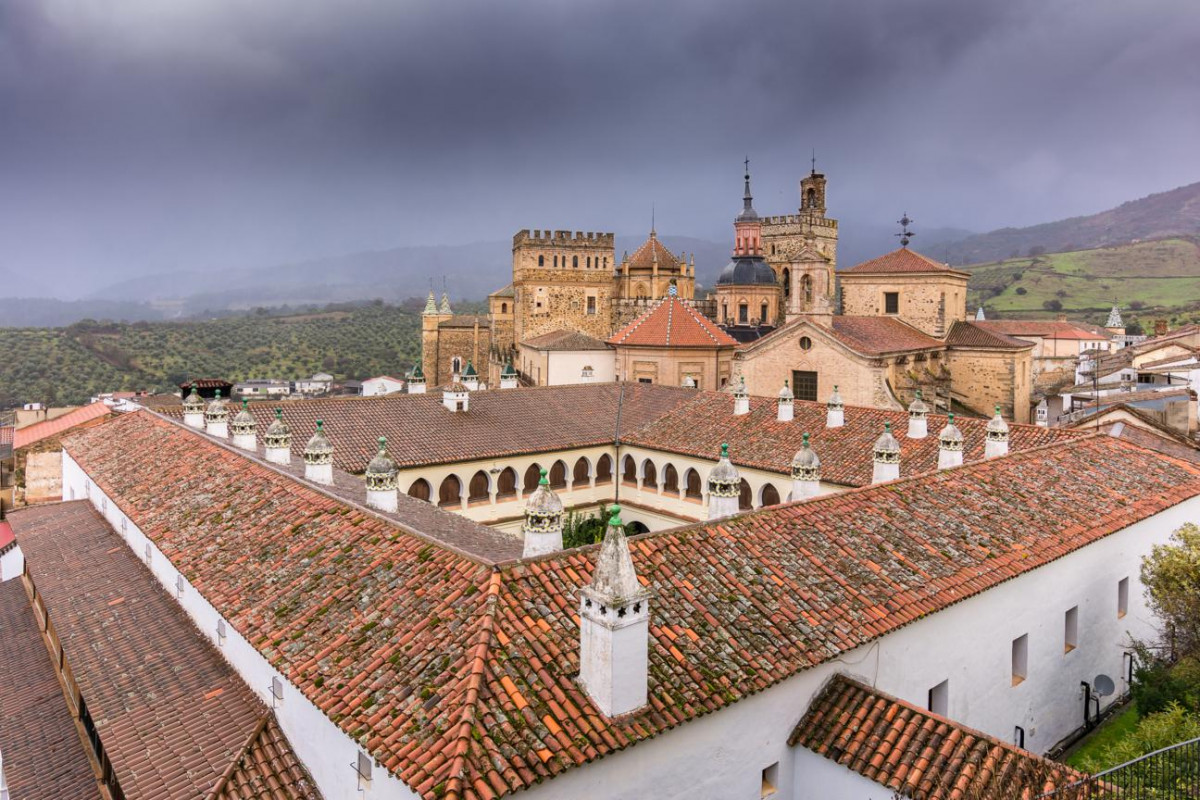 068 069  Real Monasterio de Santa María de Guadalupe. Foto Juan Enrique del Barrio. 1296x864