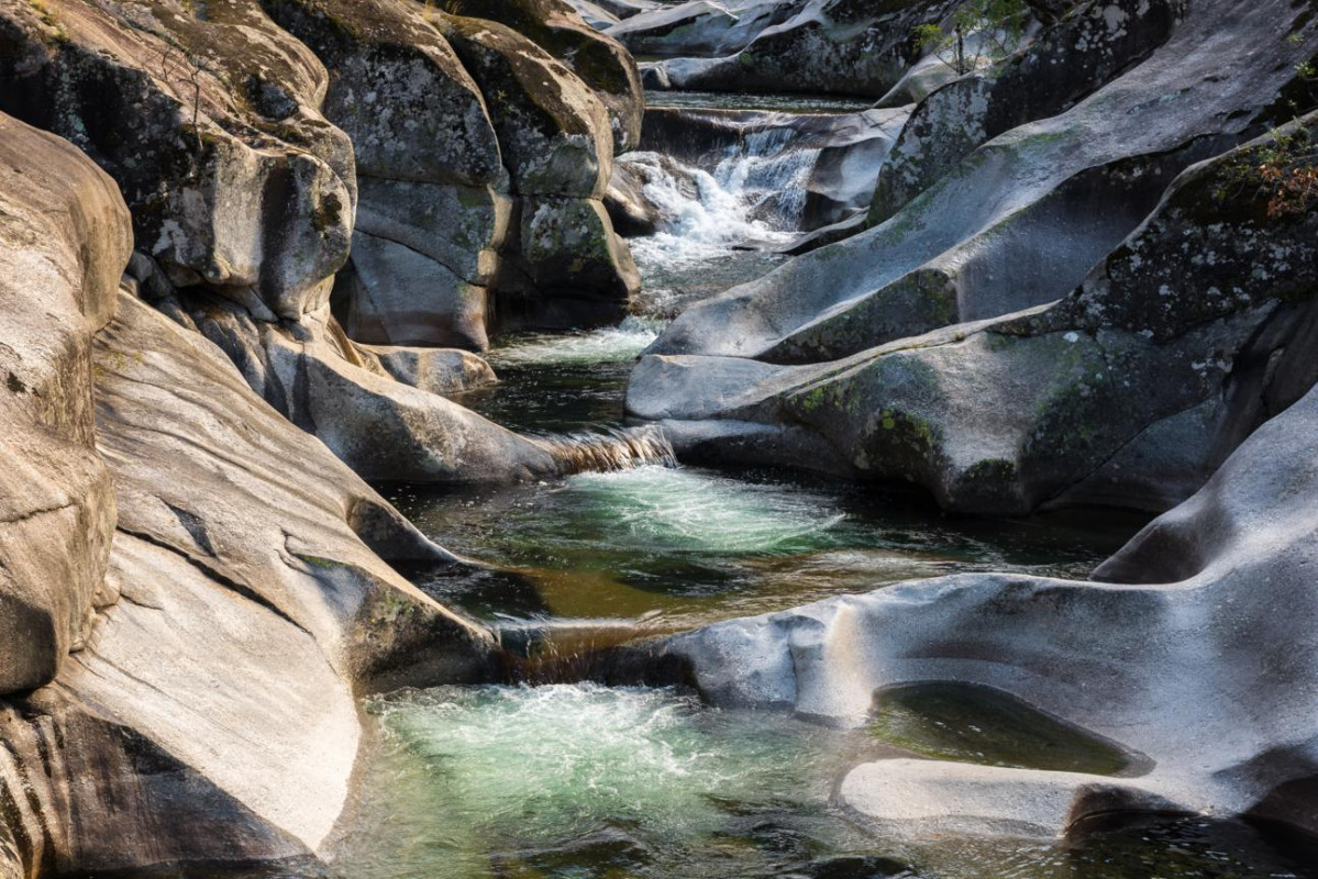 074 079  Los Pilones en la Garganta de los Infiernos, en el Valle del Jerte. Foto Nora Doa. shutterstock 1095458042 (1) 1295x864